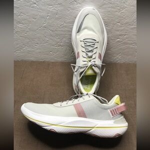 EUC Sorel Explorer Blitz Leisure Lace Women's Sneakers Moonstone White Size 9.5